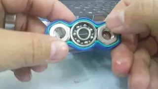 Paracord fidget spinner