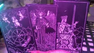 Leo tarot.  An Open Book, A Blank Page.