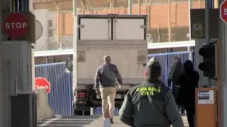 Aduana comercial Ceuta-Marruecos: cruza un camión