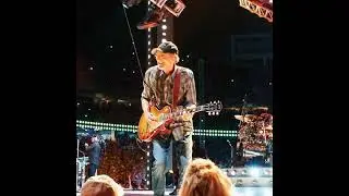 Chris Leuzinger - Garth Brooks' guitarist on the hits and on the road  - EP 39