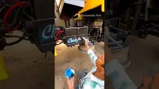 Уличный художник создает потрясающую каллиграфию красками на винтажном грузовике #вирусное #корот...