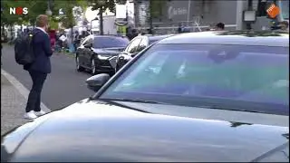 Angela Merkel arriveert bij hoofdkantoor CDU