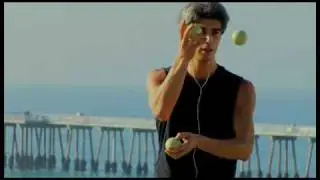 Juggling in slow motion