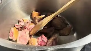 Zaub ntsis taub xyaw nqaj naag  ncuav Squirrel with squash tips video #82 / 9-15-2025