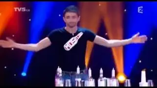 bar juggler