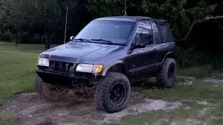 2001 4x4 kia sportage offroading in some mud!!