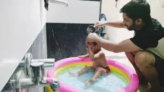 Baby bath time | Dad gives a bath to baby | How to give your baby a bath | Aadi aur daddy | Vlogs