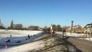 Sneeuwpret op de Ringdijk in Ter Aar 11 februari 2021