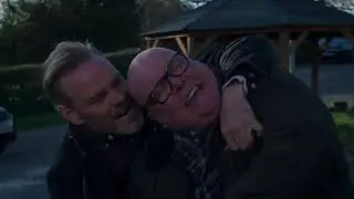 Emmerdale: Ray Walters Grabs Paddy Dingle (Flashback) (22nd January 2026)