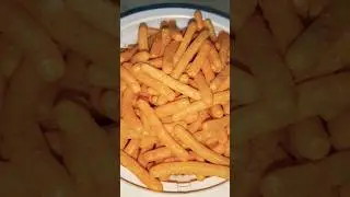 The best way to eat chips, table etiquette. How to be elegant eating chips  #shorts