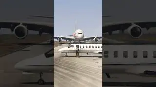 Crazy Pilot Stop the Plane on Runway when Airbus a380 Landing