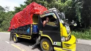 Truk ekspedisi trans Papua Barat _manokwari to bintuni_dump truk Canter 4x4 muatan barang campuran 