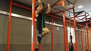 Dominada asistida con elastico de rodilla toma supina