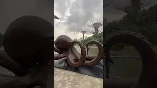 Love The Last March - Endangered Giant Pacific Octopus Sculpture 🐙 It has 9 brains and 3 hearts.