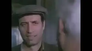 Kemal Sunal Cama Ekmek Bandırıyor