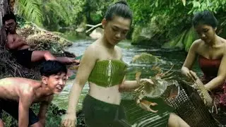 extreme adventure - primitive girl hunting crabs in the river and burning them to eat