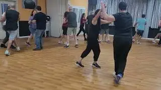 ריקוד זוגות אהבה פשוטה - בחוג של מירי אקוני