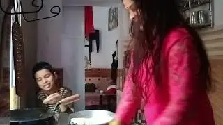 Bete ko dosti ke bare batate aur sikhate huwe