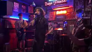 RABIA DE CAPITAL - Dear Giselle en Rodney Bar