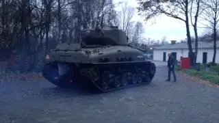 Sherman M4A1(76)W HVSS manuevering