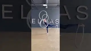 Drilling some hoop splits! 😍 #hoopdance #hulahoop #multihooping #hooptricks