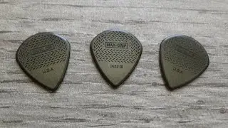 Play Guitar | DUNLOP MAX GRIP CARBON FIBER JAZZ III Guitar Picks - Any Good?