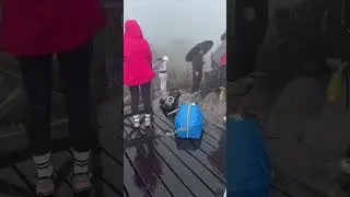 Syed Saddiq & Bella Astillah Shooting Dalam Hujan Di Atas Gunung Kinabalu