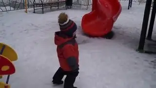 Прогулка и отдых на площадке.Walk and stay on the court.