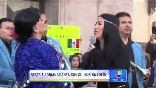 Beatriz Adriana cantando con su hija Beatriz Solis 
