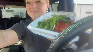 Eat With Me 🍔🥦Bunless Hamburger & Broccoli & CHaT 💬