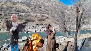 Nomadic Woman Living by a Mountain River | Building a Shelter in the Wild