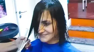 From long to medium shaggy style: a new hair look on a charmy young woman