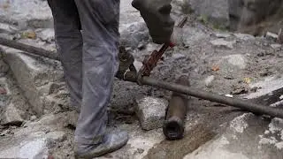 Japan  Splitting Stone  石の採掘  井野 孔輔   西口 賢  建築設計事務所　岡崎　(有)中根石材　宇寿石　花崗岩　御影石  石割　石割り