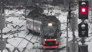 Электропоезд ЭП2ДМ-0277 с приветливой бригадой!:-) 