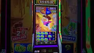 Max Bet Bonus on the NEW What the Duck Slot Machine!! #slots #casino #lasvegas