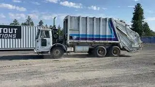 1999 Volvo WXLL T/A Garbage Truck