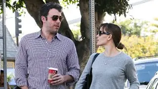 Jennifer Garner passionately hold hand with Ben Affleck on Street