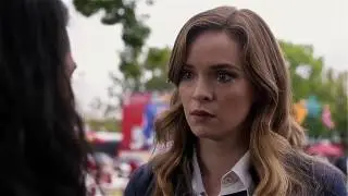 The Flash 3x06 Cisco tells Caitlin Future Killer Frost vs Vibe Fight