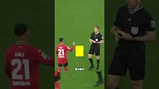 The referee makes a mistake, apologizes... and then does it again! 😳 An unbelievable scene.#viral