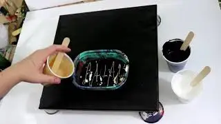 (140) Dirty Pour in Black, Gold and White