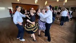 Танец шута 2025 года &laquo;Free Ride&raquo; и танец Square Dance с вокалом от Тима Брессинка и Томми Шнеебер...