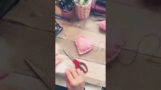 #valentinesday #valentinescrafts #crafts #heart #craftideas #craft #pinkheart #artwork #feltcraft
