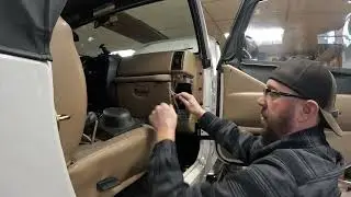 Модификация передней акустической системы Jeep TJ - установка модуля динамика Boom Mat