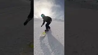 #snowboarding #gulmarg #kashmir #youtubeshorts #shorts #skiing #adventure #snow #gulmargsnow