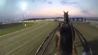 Åbytravet -Hjälmkamera på Markus NIklassson bakom Tom T. Hall.