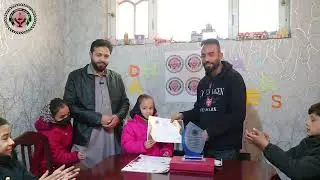 تقدیرنامه بنیاد نخبگان افغانستان برای اول نمره صنف اطفال یتیم