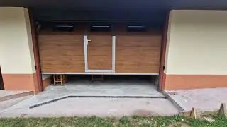 Ușa de garaj cu usa pietonala,geamuri și automatizare!#ugp #customdoors #automatizari #Hublouri #BFT