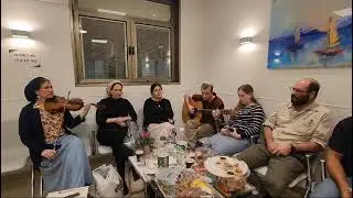 מרגש: רחל גולדברג מנגנת לפצועים שבעלה ניסה להציל | סרוגים