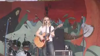 Louise Richardson performing at Jamstand 2009
