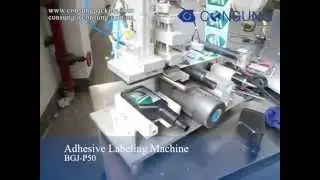 Semi-auto adhesive labeling machine for square bottle